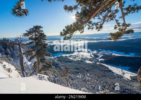 Parc naturel Hohe Wand: Vue de la montagne Hohe Wand, sommet de la Große Kanzel au village de Höflein à Wiener Alpen, Alpes, Niederösterreich, Basse-Autriche, Aust Banque D'Images