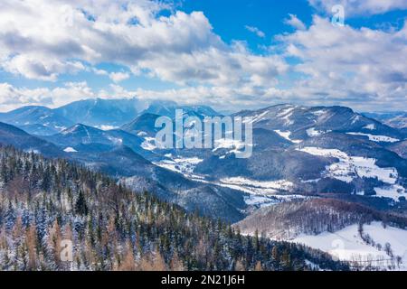 Parc naturel Hohe Wand: Vue depuis la tour d'observation sur la montagne Hohe Wand, vue sur la montagne Schneeberg à Wiener Alpen, Alpes, Niederösterreich, Basse-Aus Banque D'Images