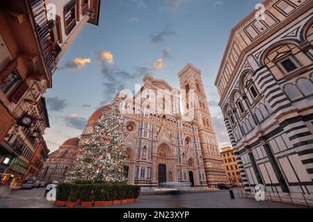 Florence, Toscane, Italie pendant la saison de Noël au Duomo. Banque D'Images