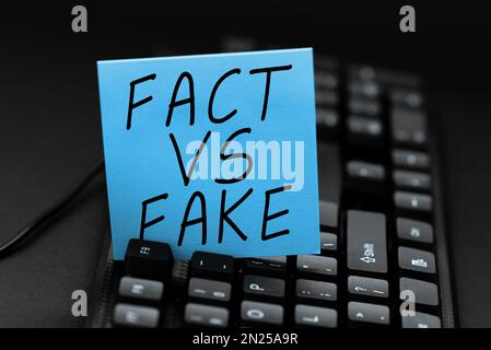 Affiche montrant le fait vs faux. La vue d'ensemble de l'entreprise est vraie ou fausse doute si quelque chose est authentique Banque D'Images