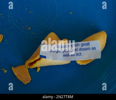 Fortune cookie posting que les rêves se produisent quand vous agissez. Banque D'Images