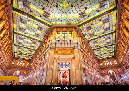 Galerie marchande Galleria Alberto Sordi dans le centre de Rome, Italie Banque D'Images