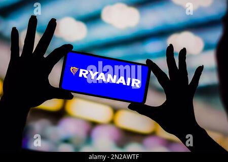 Brésil. 06th févr. 2023. Dans cette illustration, le logo Ryanair s'affiche sur l'écran d'un smartphone. Crédit : SOPA Images Limited/Alamy Live News Banque D'Images