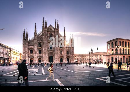 Cathédrale de Milan à l'heure d'or, lever du soleil, Milan, Lombardie, Italie Banque D'Images