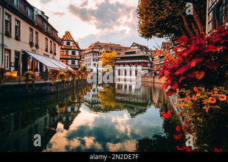 The Ill, Lill, Restaurant, place Benjamin Zix, quartier des Tanners la petite France, Strasbourg, Alsace, France Banque D'Images