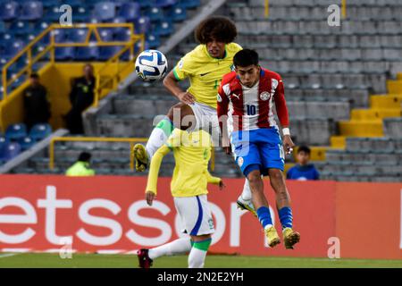 Bogota, Colombie, 6 février 2023. Le Guilherme Biro du Brésil et Matias Segovia du Paraguay lors du tournoi de CONMEBOL U-20 entre le Brésil (2) et le Paraguay (0) à Bogota (Colombie), le 6 février 2023. Photo de: Cristian Bayona/long Visual Press Banque D'Images