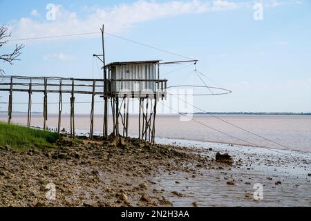 Cabanes de pêche en bois sur pilotis à Royan Saint-Palais Charente France Banque D'Images