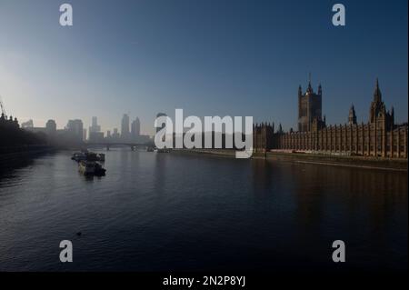 Londres, Royaume-Uni. 7th févr. 2023. Ciel voilé au-dessus des chambres du Parlement de Londres. Crédit : claire doherty/Alamy Live News Banque D'Images