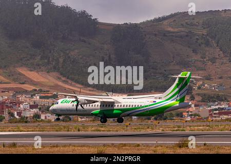 Los Rodeos, îles Canaries; 24 juillet 2020: Binter ATR-72-600, atterrissage, à l'aéroport de la Laguna Banque D'Images