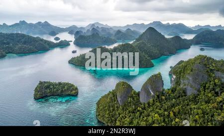 Vue aérienne de Wayag, Raja Ampat, Papouasie occidentale, Indonésie Banque D'Images