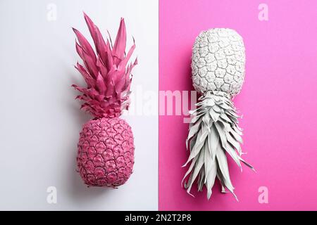 Ananas rose et blanc sur fond de couleur, plat. Concept créatif Banque D'Images