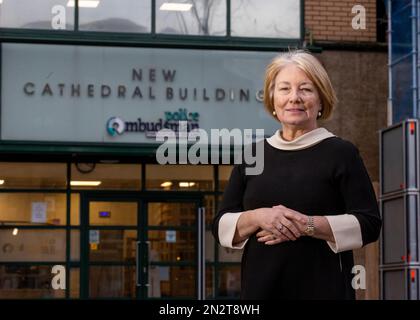 Ombudsman de la police pour l'Irlande du Nord Marie Anderson à l'extérieur de son bureau de Belfast. L'approche du PSNI pour enquêter sur une manifestation protéger nos monuments à l'hôtel de ville de Belfast contrastait avec la façon dont la force a traité les manifestations de la vie noire le même mois, a déclaré le médiateur de police. Date de la photo: Jeudi 2 février 2023. Banque D'Images