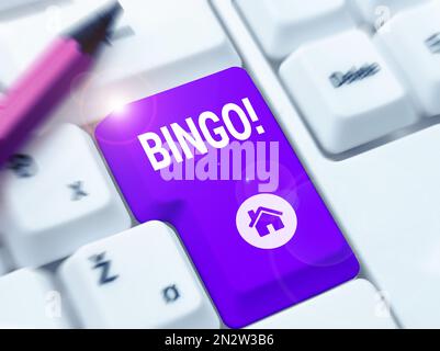 Écriture affichant du texte Bingo, Word écrit sur le jeu de hasard dans lequel chaque joueur correspond aux numéros imprimés Banque D'Images