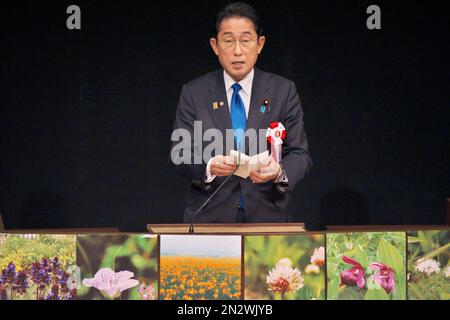 Tokyo, Japon. 07th févr. 2023. Le Premier ministre japonais Fumio Kishida prononce un discours lors d'une convention nationale de demande de retour dans les territoires du Nord à Tokyo, au Japon, en 7 février 2023. La Journée du territoire du Nord est destinée à rappeler au monde le Traité commercial Japon-Russie signé ce jour-là en 1855 par Shogunate Japon et Tzarist Russie, reconnaissant les quatre îles du Nord occupées comme faisant partie du Japon, et la frontière a été établie entre l'île d'Etorofu et l'île d'Uruppu. Photo par Keizo Mori/UPI crédit: UPI/Alay Live News Banque D'Images