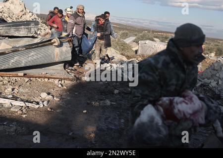 Harem, Syrie. 07th févr. 2023. Aras Alkharboutli/dpa/Alamy Live News Banque D'Images