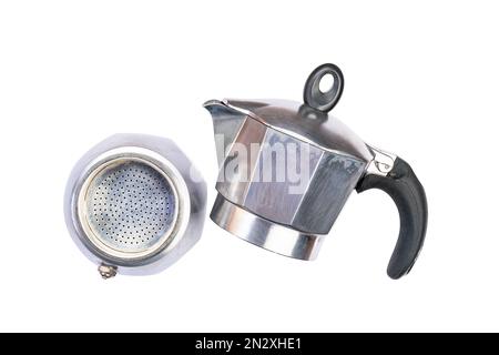 Vue de dessus des parties de la machine à café italienne Moka pot isolé sur fond blanc avec un chemin de coupure. Banque D'Images