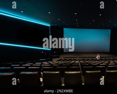 intérieur du cinéma moderne avec sièges Banque D'Images