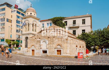 Athènes, Grèce - 30 août 2022 : vue sur l'église de Pantanassa, sur la place Monastiraki, Athènes, Grèce, un jour d'été Banque D'Images