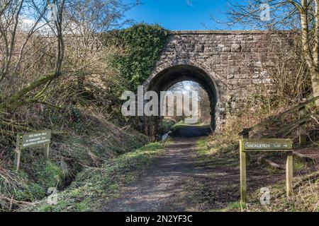 Le lit de l'ancien chemin de fer de Tees Valley. Ouvert en 1868, à l'origine pour servir les carrières de Middleton à Teesdale. Banque D'Images