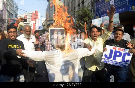 Kolkata, Inde. 06th févr. 2023. Des militants du Congrès participent à une manifestation pour protester contre la société Adani sur 6 février 2023 à Kolkata, en Inde. (Photo par Eyepix Group/Sipa USA) crédit: SIPA USA/Alay Live News Banque D'Images