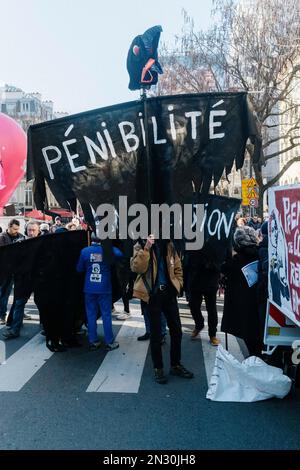 Jan Schmidt-Whitley/le Pictorium - manifestation le 7 février contre la réforme des retraites à Paris - 7/2/2023 - France / Paris / Paris - la manifestation parisienne, avec des dizaines de milliers de manifestants, a commencé vers 2pm depuis la place de l'Opéra, en direction de la place de la Bastille Banque D'Images