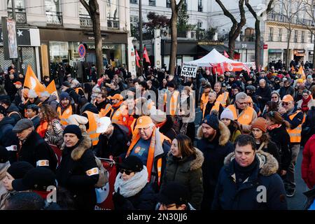 Jan Schmidt-Whitley/le Pictorium - manifestation le 7 février contre la réforme des retraites à Paris - 7/2/2023 - France / Paris / Paris - la manifestation parisienne, avec des dizaines de milliers de manifestants, a commencé vers 2pm depuis la place de l'Opéra, en direction de la place de la Bastille Banque D'Images