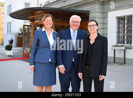 07 février 2023, Suisse, Genf: Le Président allemand Frank-Walter Steinmeier rencontre Mirjana Spoljaric Egger (r) Présidente du Comité international de la Croix-Rouge, et l'Ambassadeur Katharina Stasch. Le Président allemand a plusieurs nominations à Genève avec le Comité international de la Croix-Rouge. Photo: Britta Pedersen/dpa Banque D'Images