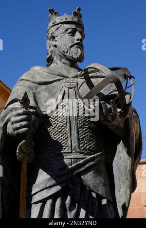 Statue d'Alfonso X sur la Plaza de España, Lorca, Murcia, Espagne. Roi de Castille et Léon de 1252 à 1284. Banque D'Images