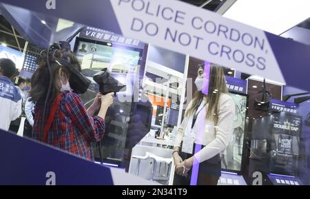 Le stand de la police de Hong Kong est visible à l'exposition Education & Careers Expo 2023 au Hong Kong Convention and Exhibition Centre (HKCEC) de WAN Chai. 02FEB23 SCMP / TSE de mai Banque D'Images