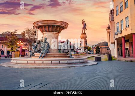 Сharm des anciennes villes d'Europe. Magnifique paysage urbain de la capitale de la Macédoine du Nord - Skopje. Présentation du concept de déplacement. Banque D'Images