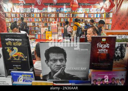 Kolkata, Inde. 07th févr. 2023. Les gens vus à l'intérieur de la foire du livre de Kolkata à Kolkata, Inde, le 7 février 2023 . Kolkata Publishers and Book Sellers guild a organisé l'itération 46th de la foire du livre de Kolkata de 31 janvier à 12 février 2023 . La foire du livre de Kolkata est la plus grande foire du livre en Asie et la plus grande foire du livre non commerciale au monde. (Photo par Debarchan Chatterjee/NurPhoto)0 crédit: NurPhoto SRL/Alay Live News Banque D'Images