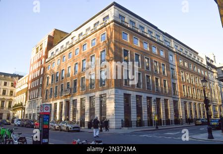 Londres, Royaume-Uni. 7th févr. 2023. Vue générale du siège social de BP à St. La place James, en tant que géant de l'énergie, annonce des profits records et réduit ses objectifs climatiques. (Credit image: © Vuk Valcic/SOPA Images via ZUMA Press Wire) USAGE ÉDITORIAL SEULEMENT! Non destiné À un usage commercial ! Banque D'Images