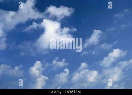 Nuages dans le ciel, îles Maldives Banque D'Images