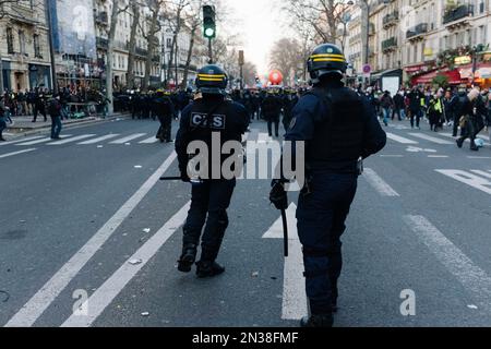France / Paris, 07/02/2023, Jan Schmidt-Whitley/le Pictorium - manifestation du 7 février contre la réforme des retraites à Paris - 7/2/2023 - France / Paris / Paris - la manifestation parisienne a commencé vers 2pm depuis la place de l'Opéra, en direction de la place de la Bastille. Il a rassemblé 400 000 personnes, selon la CGT, jusqu'au 19 janvier 57 000, selon la place Beauvau. Banque D'Images
