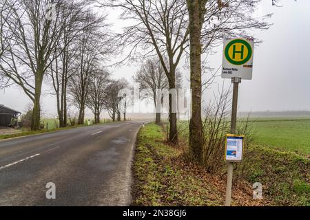 Arrêt de bus, près de Kuckum, ligne EK3 village près d'Erkelenz, transports en commun avec seulement peu de connexions en semaine, pas de service de bus le week-end NRW, Ger Banque D'Images