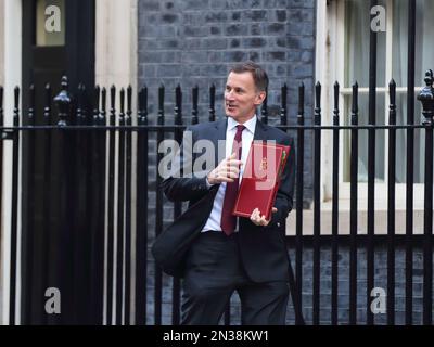 Downing Street, Londres, Royaume-Uni. 7th févr. 2023. Le chancelier de l’Échiquier Jeremy Hunt quitte Downing Street dans le cadre de spéculations sur un remaniement gouvernemental. Credit: Uwe Deffner/Alay Live News Banque D'Images