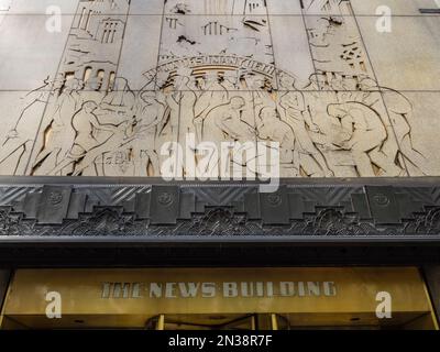 Le Daily News Building art déco, East 42nd Street, Manhattan, New York, Etats-Unis Banque D'Images