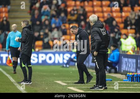 Blackpool, Royaume-Uni. 07th févr. 2023. Mark Fotheringham, directeur de Huddersfield Town, célèbre Josh Koroma #10 de l'objectif de Huddersfield Town du faire 1-2 pendant le match de championnat Sky Bet Blackpool vs Huddersfield Town à Bloomfield Road, Blackpool, Royaume-Uni, 7th février 2023 (photo de Mark Cosgrove/News Images) à Blackpool, Royaume-Uni, le 2/7/2023. (Photo de Mark Cosgrove/News Images/Sipa USA) crédit: SIPA USA/Alay Live News Banque D'Images