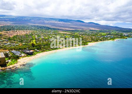 Vue aérienne de la ville de Keawakapu Beach à Kihei; Maui, Hawaii, États-Unis d'Amérique Banque D'Images