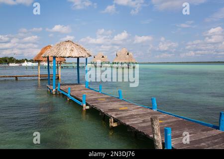 Quai, sur la lagune à Bacalar; Quintana Roo, Mexique Banque D'Images