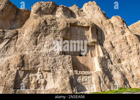 Magnifiques tombes achéménides de Darius le Grand à Naqsh-e Rostam ; Persépolis, Iran Banque D'Images