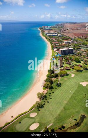 Vue aérienne de North Beach et des hôtels le long de l'océan ; Kaanapali, Maui, Hawaï, États-Unis d'Amérique Banque D'Images