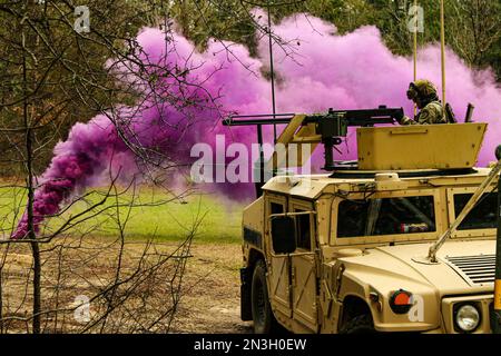 Fort Benning, Géorgie, États-Unis. 1st févr. 2023. Un conseiller de l'Armée affecté à la Brigade d'assistance de la Force de sécurité 1st participe à un exercice de validation, en février. 1, à ft. Benning, Géorgie L'exercice de validation certifie la capacité des conseillers à soutenir les partenaires militaires étrangers en conflit. Crédit : États-Unis Armée/ZUMA Press Wire Service/ZUMAPRESS.com/Alamy Live News Banque D'Images
