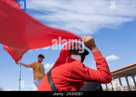 Juarez, Mexique 01-07-2022: Les migrants du Venezuela ont créé un camp de fortune pour attendre la fin du titre 42. Banque D'Images