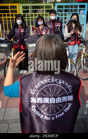 Taipei. 08th févr. 2023. Réseau des droits de l'homme pour le Tibet et Taiwan déjeuner Cyclisme pour une balade gratuite à vélo au Tibet dans les rues de Taipei, Taiwan le 08/02/2023 les manifestants appellent à commémorer 64 ans de résistance à la violence au Tibet. Par Wiktor Dabkowski crédit: dpa/Alay Live News Banque D'Images