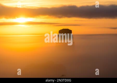 Lever du soleil sur les ruines de Tikal Banque D'Images