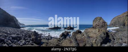 La plage entourée de rochers à Playa del Trigo, Alojera, la Gomera, Espagne Banque D'Images