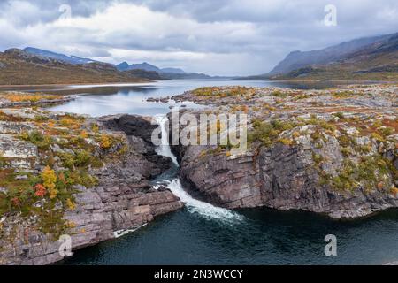 Cascade de Stora Sjoefallet, paysage automnal, parc national de Stora Sjoefallet, Laponia, Norrbotten, Laponie, Suède Banque D'Images