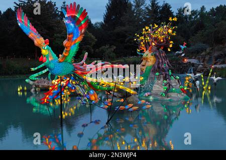 Figures illuminées au jardin chinois, Montréal, province de Québec, Canada Banque D'Images