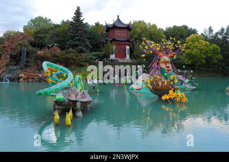 Figures illuminées au jardin chinois, Montréal, province de Québec, Canada Banque D'Images